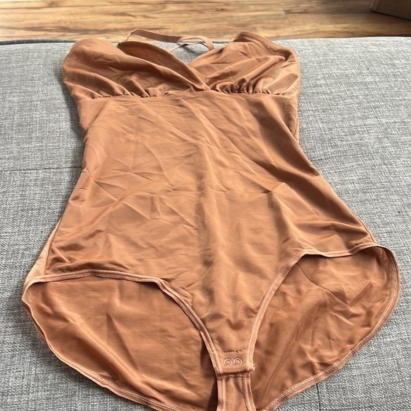 Skims Barely There Bodysuit Brief W/Snaps - Picture 9 of 10